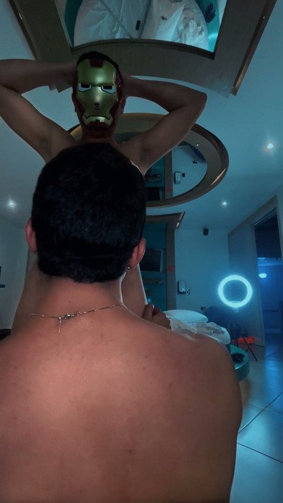 ANONYMUS A IRONMAN SE ROZEHŘEJÍ A NAKONEC SI NAVZÁJEM CUCÁJÍ PTÁKY | Klipy 1