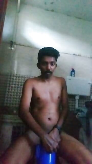 Headmaster Shithin কর্মস্থলে মদ্যপান
