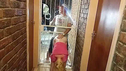 Cezalı olsam bile üvey babam erkek arkadaşımı sikmeme engel olamıyabiliyor