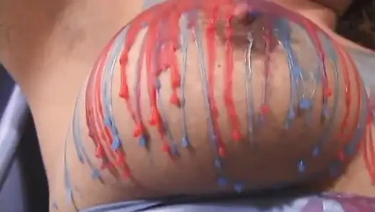 Воск свечи на больших сиськах