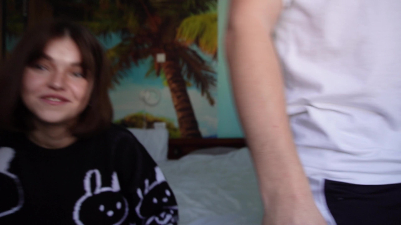 流行的在线游戏在视频博客期间变成继兄弟和继妹之间的性爱