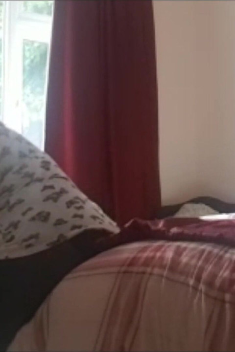 Žena se razmnožava s prljavim jezikom