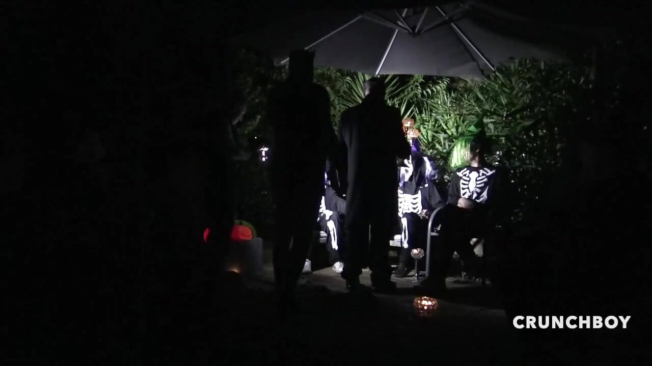 アマチュアカムはハロウィーンのために夜に生ハメ犯さ