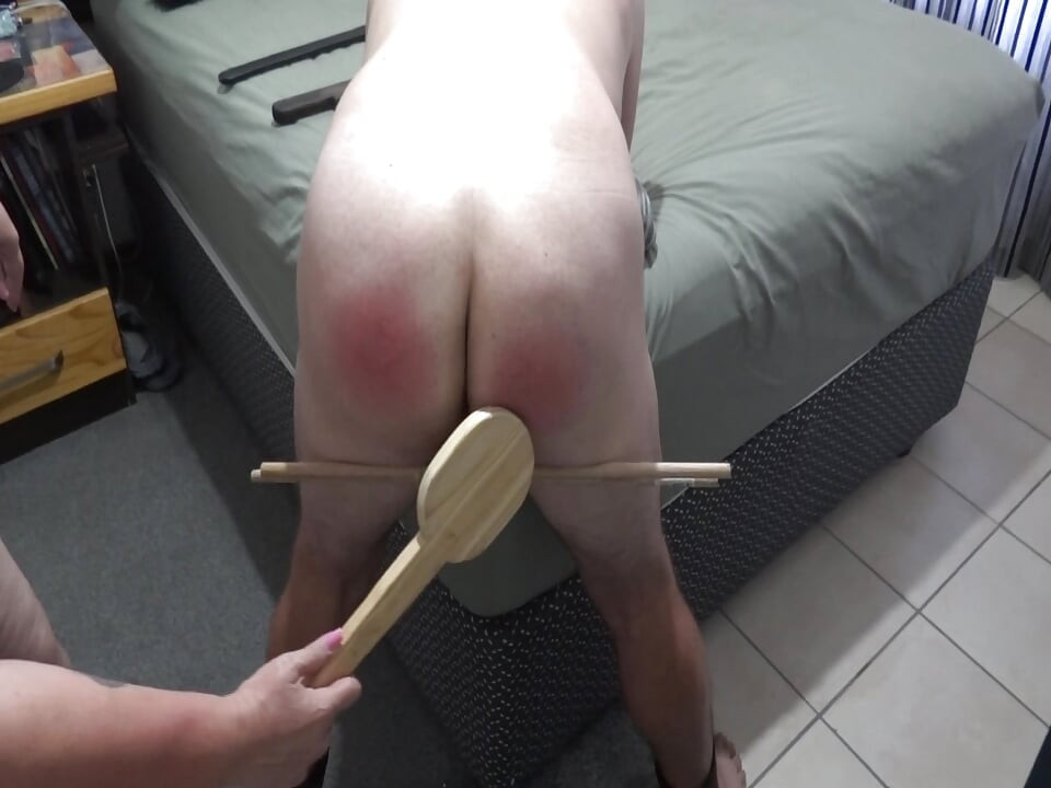 Tweede pak billenkoek voor mannelijke sub - harder slaan met grotere peddels