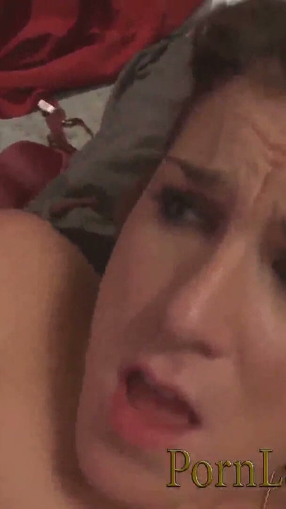 Blond MILF blir knullet i misjonær mens de store titlene hennes hopper | Klipp 2