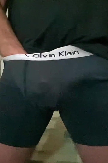 大きなペニスを持つ成熟男性のマスターベーション パート1