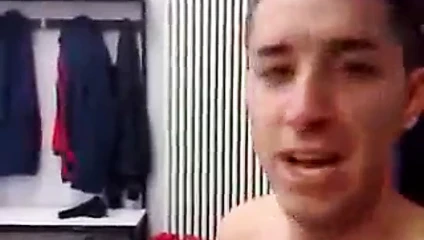 İtalyan futbolcular duşta yakalandı