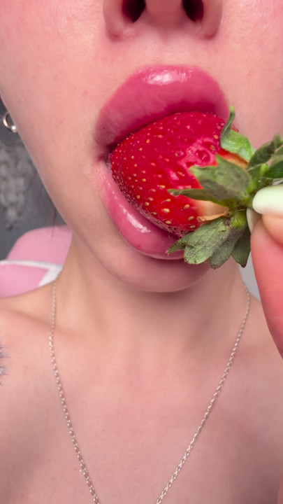 Juicy strawberry asmr - wet lips Close-up