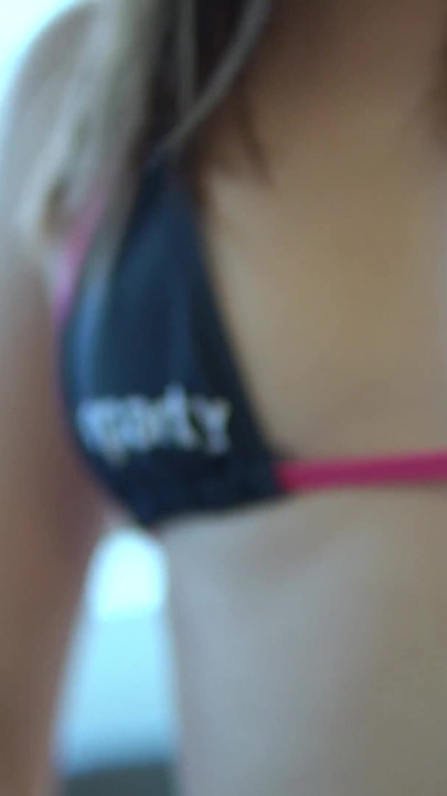 Saya melakukan striptis, dia membuatkan saya memancut mani dan dia pancut di muka saya!