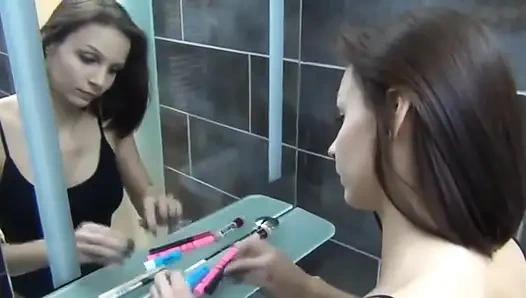 Она как раз собиралась накраситься, а он собирался её трахнуть