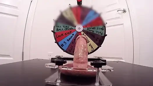 Ibu tiriku lagi asik mainin kontolku pakai roulette