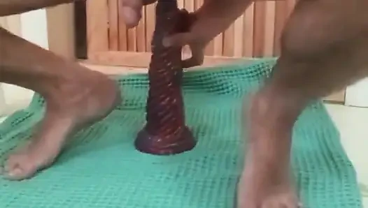 Anal oyunlar sırasında penisten fışkırtıyor ve osuruyor