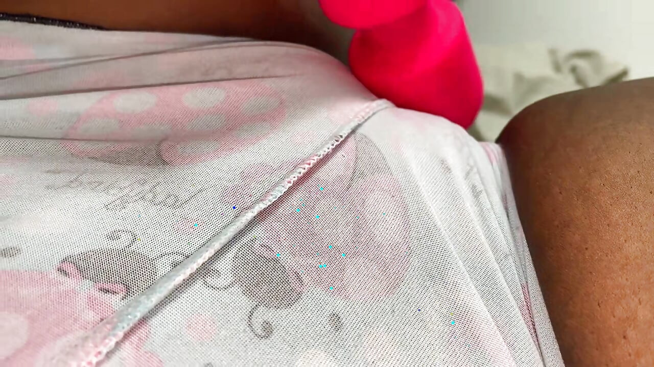 Ik trek een strakke korte broek aan en jeukt mijn vagina en het lukt me om een goed orgasme te krijgen