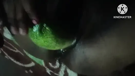 Bhabhi ki chut ka kheera dalke pani nikala
