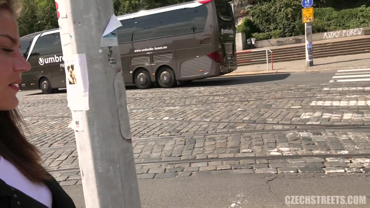 チェコの街 - 史上最もシャイな女の子