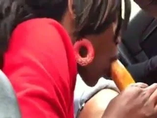 Nutte Blowjob mit Kondom