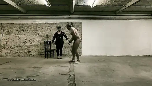 Dominatrix Nyonya April - sel 45, latihan halaman