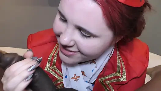 Застенчивая английская стюардесса в первый раз с большим черным членом
