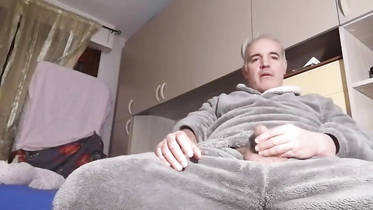 Eu quero gozar na xícara e beber meu leite quente!