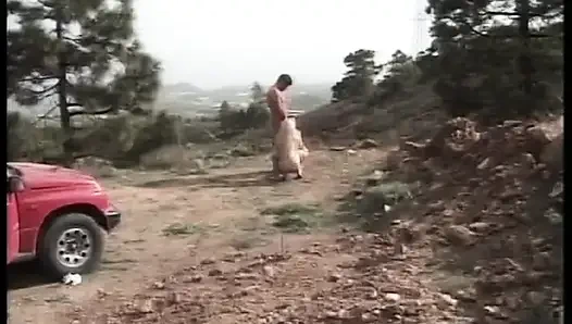 Bazı sürücülere yarağı dava eden olgun sürtükler için yolda seks