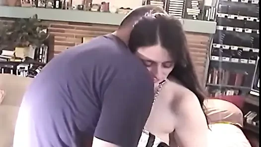Reife brünette MILf tief geritten und vor sperma durchnässt