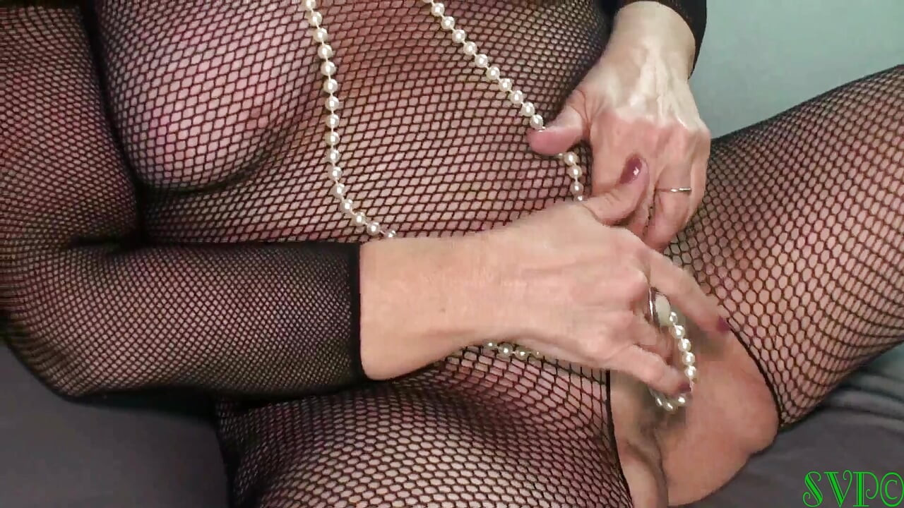 Chain Smoking Granny Masturbates and Poses