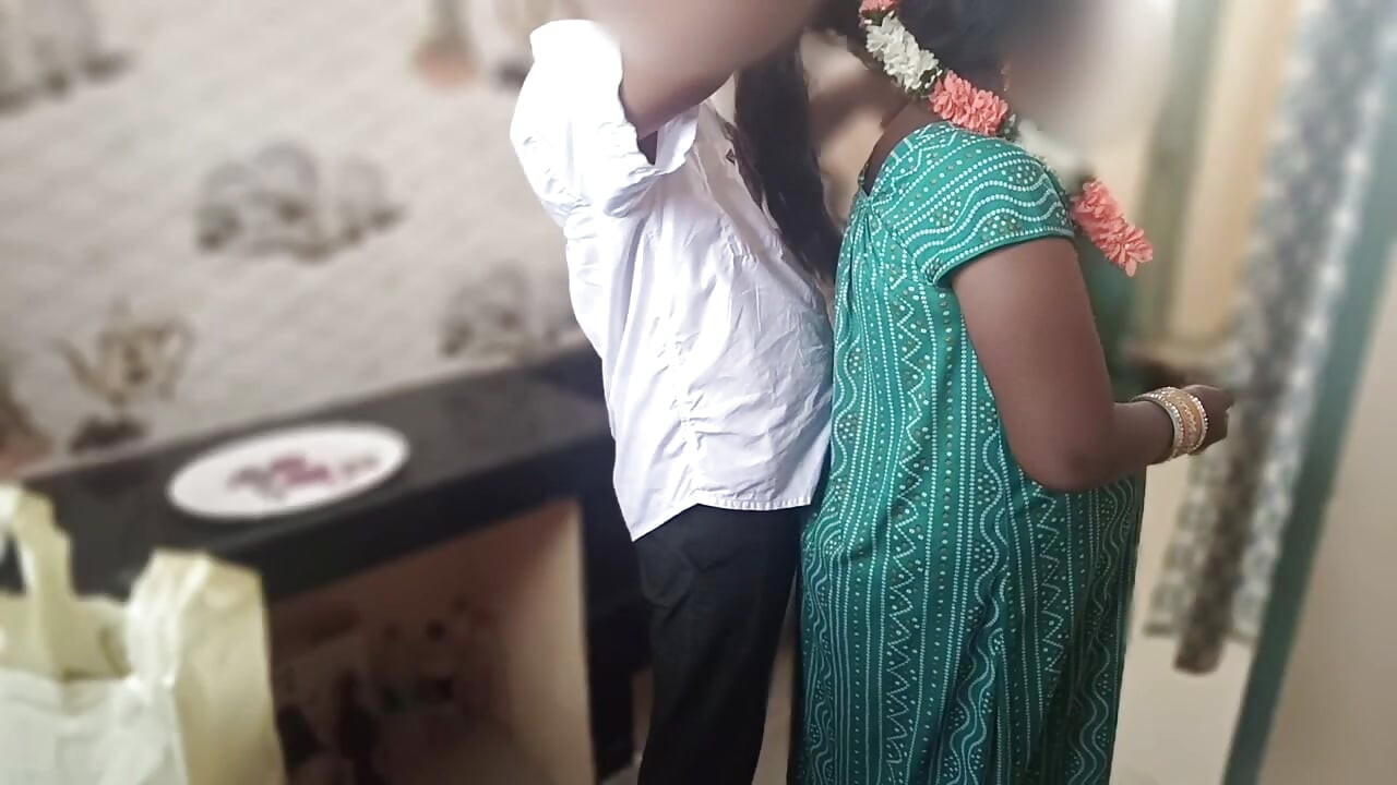 Desi step mom fucked in the kitchen,I fucked her to surprise while she is cooking..