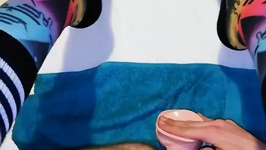 Pupplyslutboy ağzı açık onun pislik ile büyük yapay penis ve tayt çorap