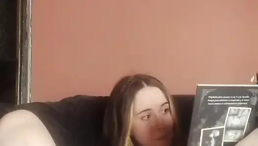 Mencoba untuk membaca saat menggunakan vibratorku