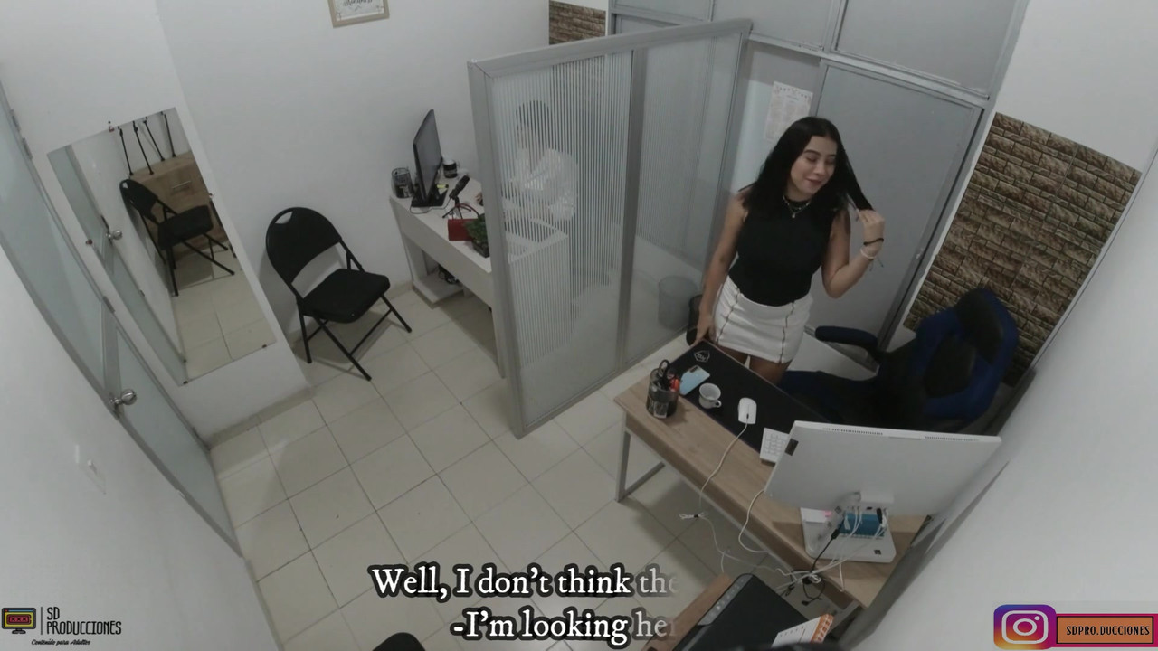 为了减轻压力，我给了我的同事在她的大阴户上几个很好的吻 - 西班牙语色情