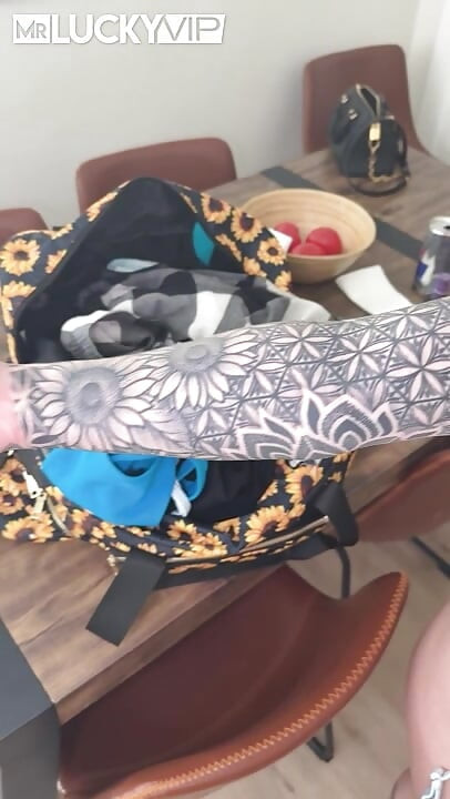 豐滿的Skylar Vox像蕩婦一樣騎著雞巴