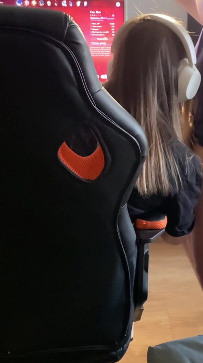 Emotional moment from "Altgirl made a gift for her top donator in Genshin Impact"