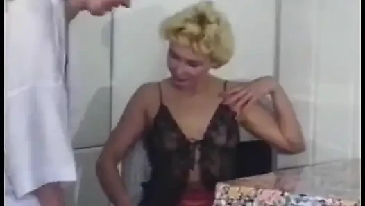 Azgın hatun ıslak amını sulu amını yalatmadan hoşlanıyor