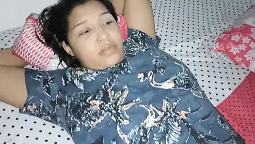 Все были вне дома, и я вошел в комнату моей сводной сестры, и я удивил ее запись ей понравилось, и мы в конце концов фу