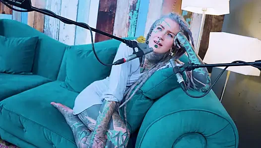 Ben hakkında konuşuyorum - izolasyon - asmr podcast sfw konuşuyor gotik sıska kız dreadlocks dövmeli model dövmeli kız