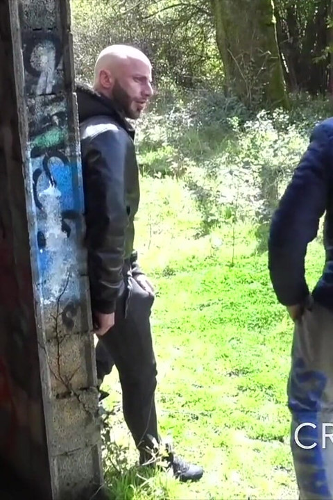 2467 Tow Muscl Eboy Fuckeing Bareback Outdoor in Cruiing Garden