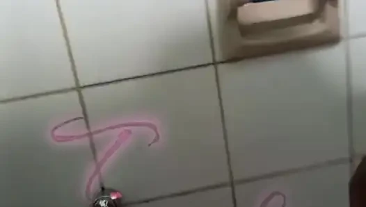 Seorang Wanita Yang Pandai Blowjob