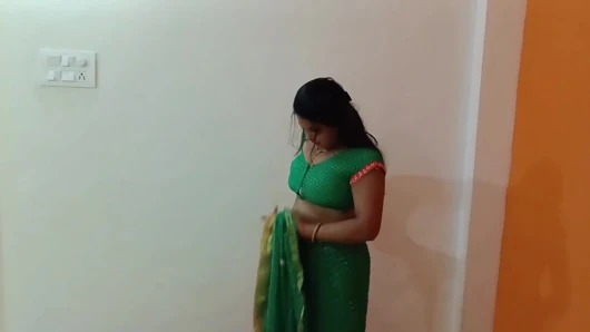 Saya telah merekam video istri teman saya berhubungan seks dengan orang lain dan saya juga mengatakan bahwa kami juga harus berhubungan seks, jika tidak, suami Anda