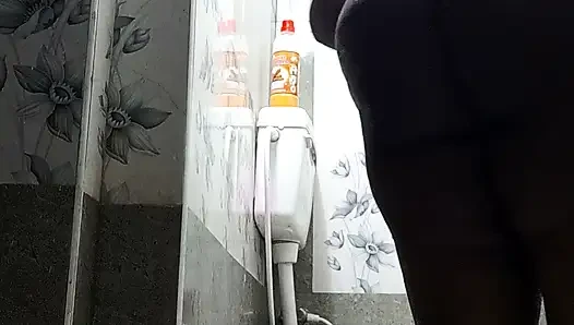 Tamilische dame badet