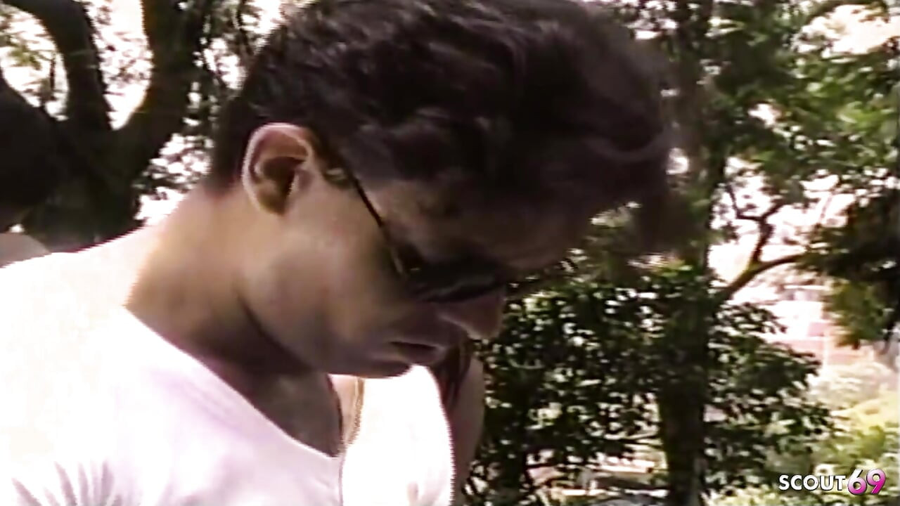 Транссексуали з великими цицьками трахають свої тугі дупи на відкритому повітрі