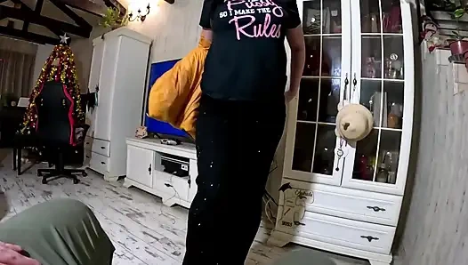 Блестящий желтый минет в пуховике - киска управляет рубашкой и двойная сперма на моей одежде