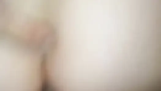 Kırmızılı evli kadın