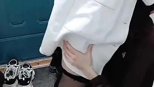 Dokter lesbian seksi crot di mulut pasiennya