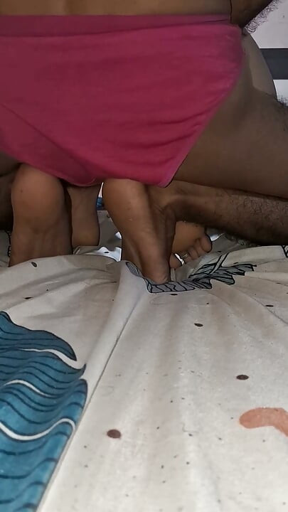 desi bhaabhi ko dogi stail pasand hai jo jordaar chudaee kar rahi hai
