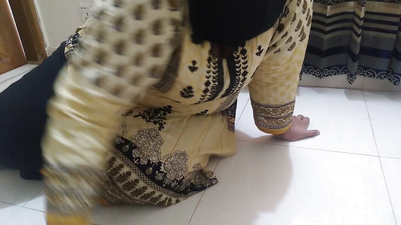My Stepmother Got Stuck Under the Bed Then I Fuck Her Comfortably - and I Give Something Behind