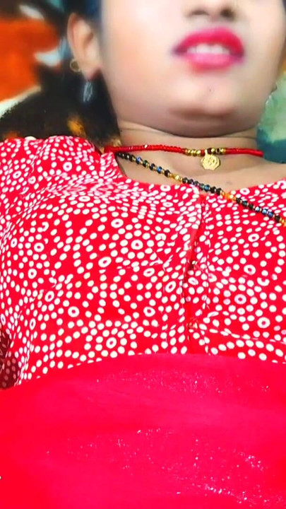 Mond klaarkomen harde kontneukpartij betrapte mijn Desi noughty vrouw aan het spelen ... en deel te hebben getreden in Hindi-audio | Clip 1