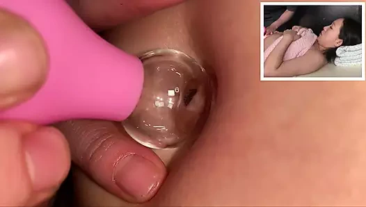 Masaya yağlanan Maiko Kobayashi göbeğini ortaya çıkarıyor... Ve çıkanlar ham fetiş gibi kokuyor