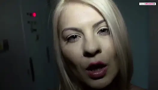 Минет на улице делает меня горячей