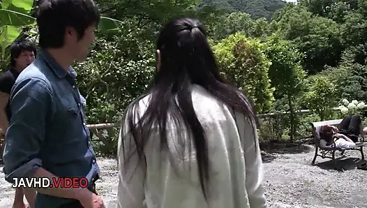 Petualangan threesome misaki oosawa di luar ruangan: kisah mesum untuk menelan kontol