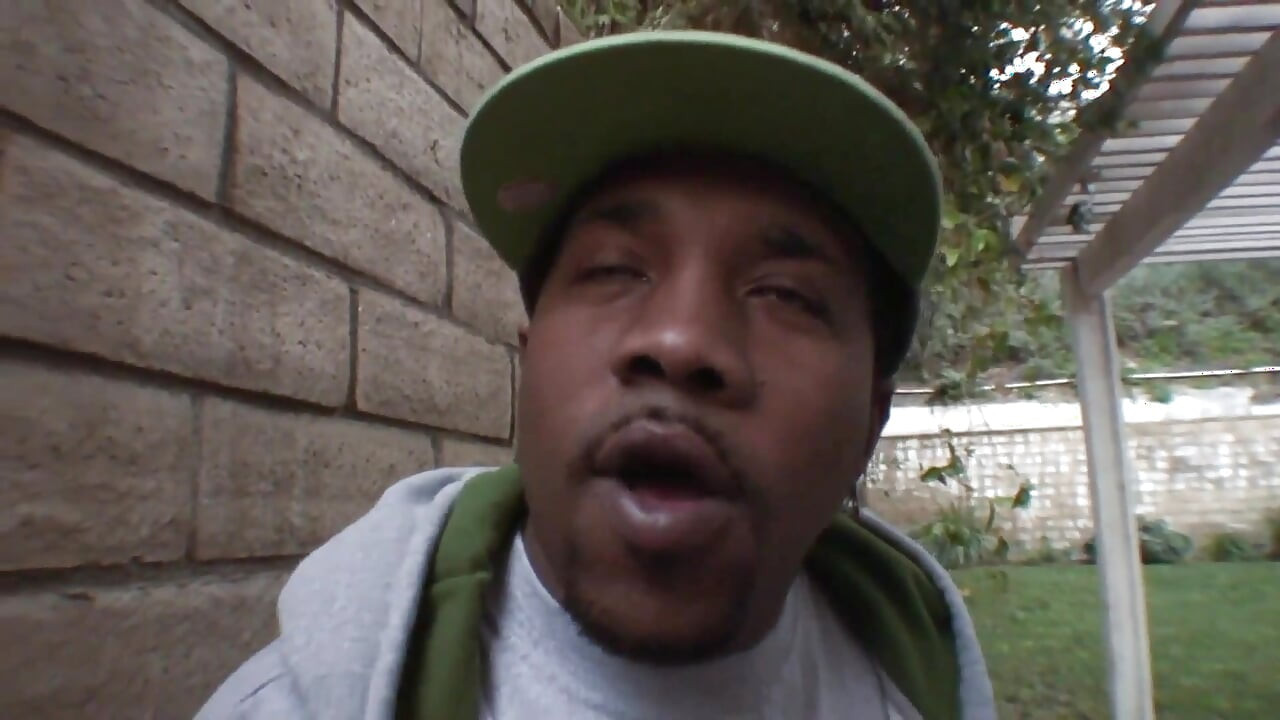 Pulă neagră uriașă în pizda unei blonde obraznice